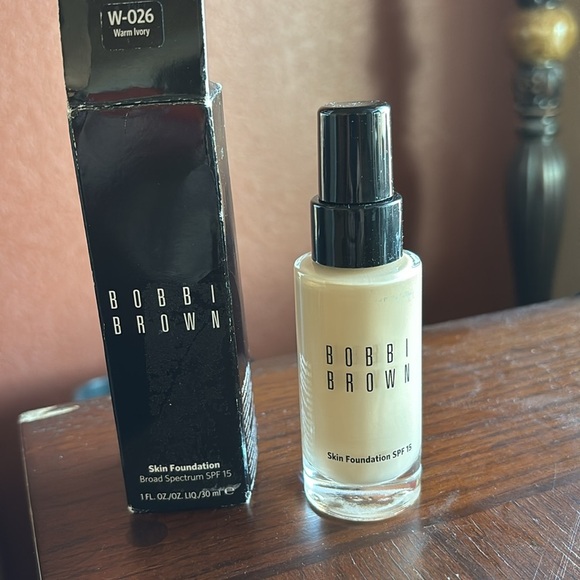 Bobbi Brown Skin Long-Wear SPF 15 Foundation W-026 Warm Ivory 1.0-oz Long-Wear - Picture 3 of 4